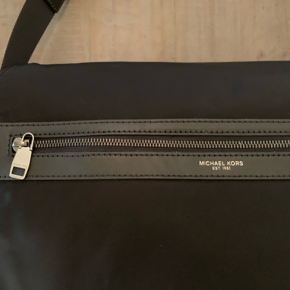 🌟MICHAEL KORS🌟MENS Kent Large Nylon Messenger - Picture 6 of 13
